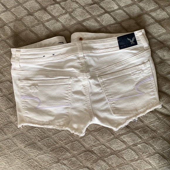 [AMERICAN EAGLE] size 6 white denim shorts 🏝 - Picture 2 of 4